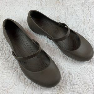 Crocs Mary Jane Brown EUC size 9